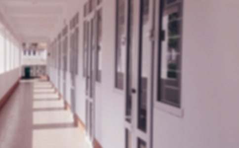 ��ʮ���ČW(xu��)У����700�֣����x5ƪ��